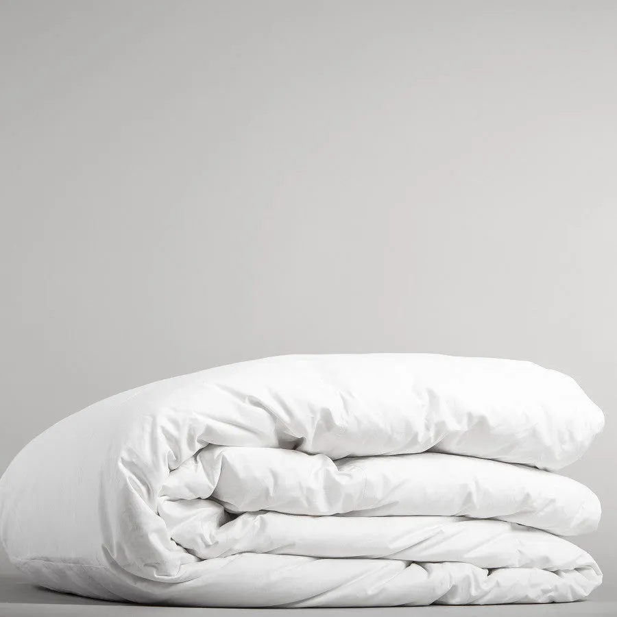 Exquisite Hotel Collection Basic Down Comforter / Full/Queen Size